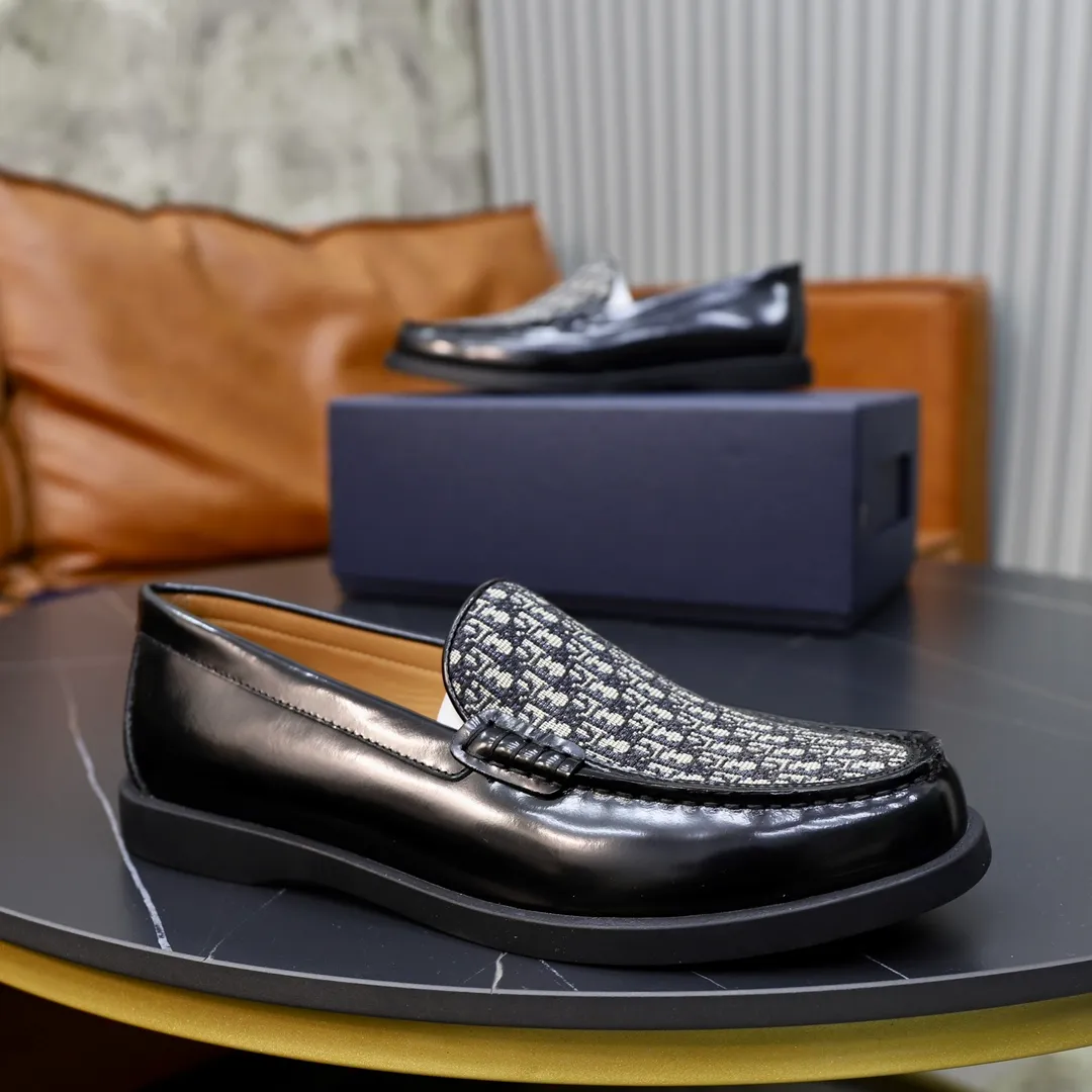 Ex-factory price: 540🙅‍♂️🙅‍♂️🙅‍♂️ Brand: Dior DIOR Standard code: Men's code 38/44 (45 can be customized) Grade: Same as the official website Material: Original cowhide stitching, cowhide lining, original TPU wear-resistant soft outsole Style categories: Leisure and sports version, footwear for driving, young fashion, European and American trends, British style Color: actual picture color